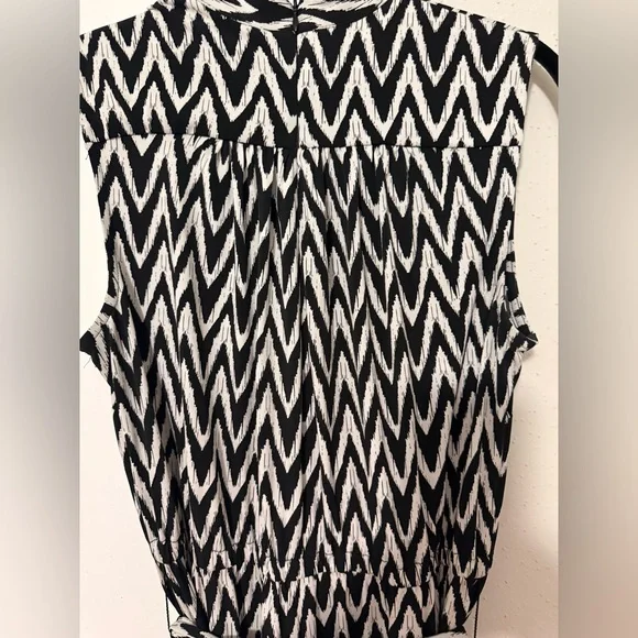 Donna Morgan Black & White Chevron Sleeveless Jumpsuit with Tie Waist - Picture 5 of 6